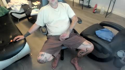 Snapshot of bigdickpiercedtattoos chatting on September 11, 11:49 pm bigdickpiercedtattoos online show from September 11, 11:49 pm