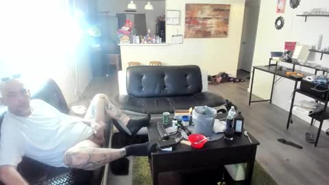 Snapshot of bigdickpiercedtattoos chatting on October 13, 2:44 am bigdickpiercedtattoos online show from October 13, 2:44 am