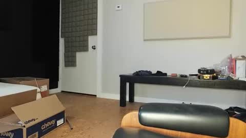 bighugecum543 online show from April 11, 2:27 am