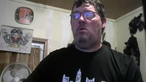 Snapshot of bigjohn41000 chatting on October 17, 9:45 am bigjohn41000 online show from October 17, 9:45 am