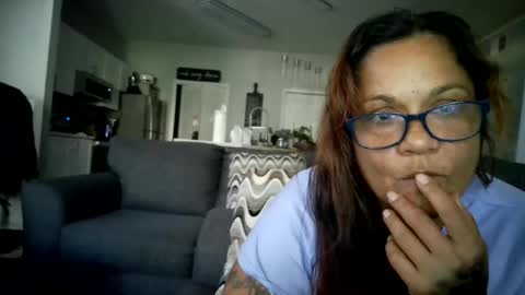 the Mini mami online show from November 19, 5:02 pm