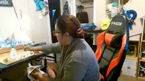 the Mini mami online show from December 2, 12:10 pm