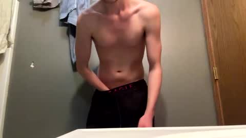 Snapshot of bigskinnyboyshh chatting on December 15, 2:08 am bigskinnyboyshh online show from December 15, 2:08 am