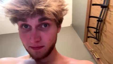 Snapshot of bigskinnyboyshh chatting on January 15, 4:25 am bigskinnyboyshh online show from January 15, 4:25 am