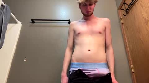 Snapshot of bigskinnyboyshh chatting on February 22, 3:12 am bigskinnyboyshh online show from February 22, 3:12 am