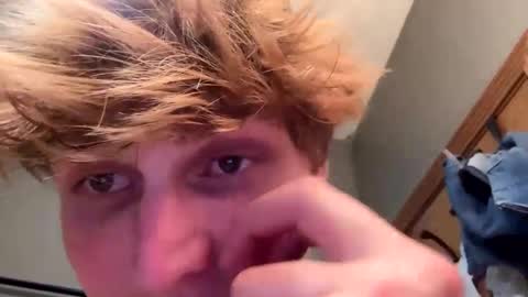 Snapshot of bigskinnyboyshh chatting on September 30, 3:44 am bigskinnyboyshh online show from September 30, 3:44 am