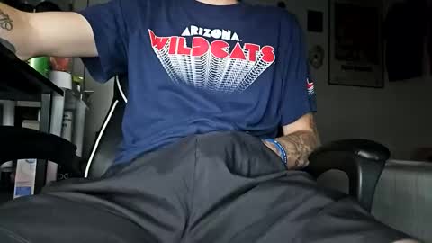 Snapshot of bigwhited2115 chatting on November 10, 5:39 am Onlyfans redheadedwhitedick online show from November 10, 5:39 am