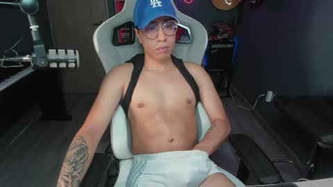 Snapshot of bigxboy96 chatting on December 22, 9:44 am bigxboy96 online show from December 22, 9:44 am