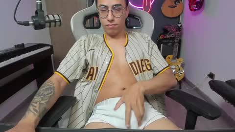 Snapshot of bigxboy96 chatting on January 5, 3:32 am bigxboy96 online show from January 5, 3:32 am