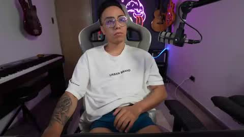 Snapshot of bigxboy96 chatting on February 18, 4:04 am bigxboy96 online show from February 18, 4:04 am