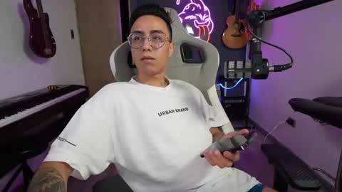 Snapshot of bigxboy96 chatting on February 18, 7:10 am bigxboy96 online show from February 18, 7:10 am