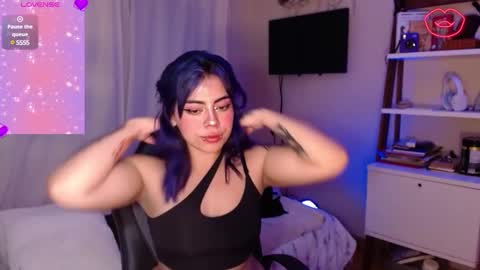 Snapshot of biigbooty_ chatting on December 3, 3:52 am biigbooty_ online show from December 3, 3:52 am