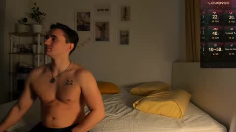 Snapshot of billy_full chatting on February 24, 9:00 am Billy and Lisahelp us to reach 100 likes online show from February 24, 9:00 am