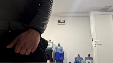 Snapshot of bisexdadd chatting on December 24, 4:44 am bisexdadd online show from December 24, 4:44 am