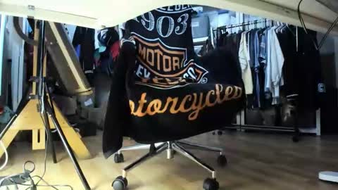 Snapshot of bisexualjay chatting on November 29, 2:53 pm bisexualjay online show from November 29, 2:53 pm