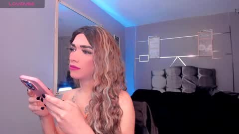 Snapshot of bitch_capelli chatting on January 24, 3:43 am .. .. online show from January 24, 3:43 am
