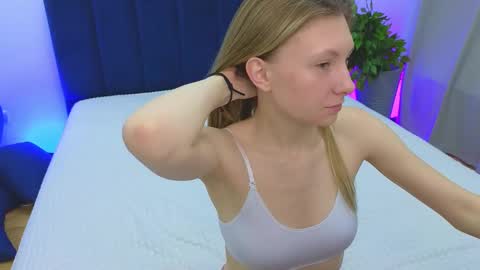 Julia online show from February 11, 2:14 am