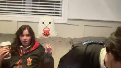 Snapshot of bkws985 chatting on October 26, 2:28 am bkws985 online show from October 26, 2:28 am