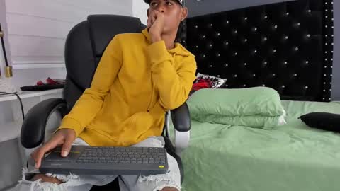 Snapshot of black_boy_22cm chatting on February 14, 8:31 am boy online show from February 14, 8:31 am