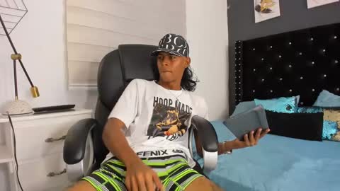 Snapshot of black_boy_22cm chatting on February 27, 2:32 am boy online show from February 27, 2:32 am