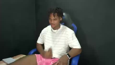 Snapshot of black_dicck chatting on October 18, 2:14 am tu morenito online show from October 18, 2:14 am
