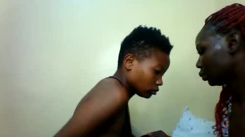 Snapshot of black_divas1 chatting on February 19, 6:20 am black_divas1 online show from February 19, 6:20 am