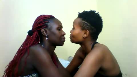 Snapshot of black_divas1 chatting on February 21, 6:36 am black_divas1 online show from February 21, 6:36 am