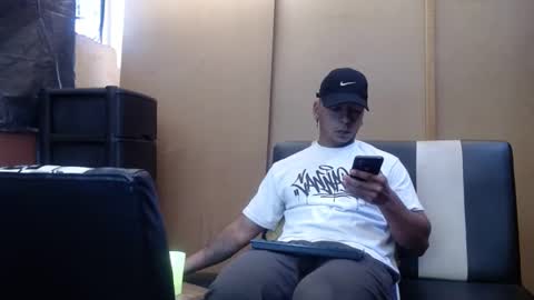 Snapshot of black_hot26 chatting on December 12, 2:33 pm black_hot26 online show from December 12, 2:33 pm