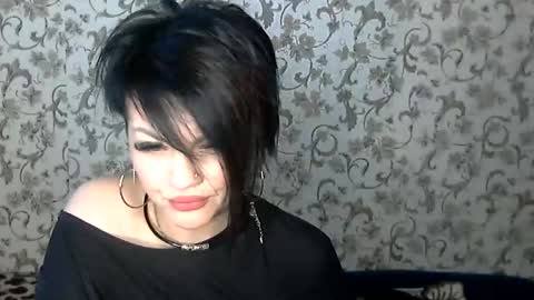 black_hot_01 online show from October 20, 6:25 am