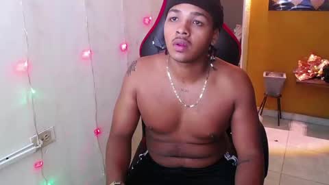 black_king_241 online show from January 14, 1:36 am