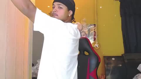 black_king_241 online show from January 26, 2:24 am