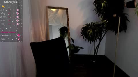 Snapshot of black_pant3r chatting on February 19, 5:38 am Mon Mon online show from February 19, 5:38 am