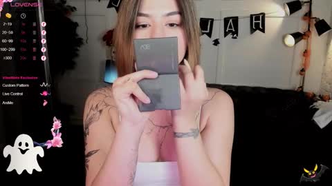 Snapshot of black_pant3r chatting on November 2, 8:39 am Mon Mon online show from November 2, 8:39 am