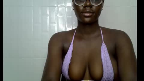 Snapshot of black_petitqueen12 chatting on November 5, 9:26 pm BLACK online show from November 5, 9:26 pm