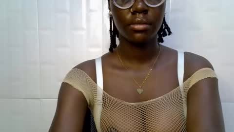 Snapshot of black_petitqueen12 chatting on November 11, 8:25 am BLACK online show from November 11, 8:25 am