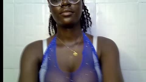 Snapshot of black_petitqueen12 chatting on November 12, 8:48 am BLACK online show from November 12, 8:48 am