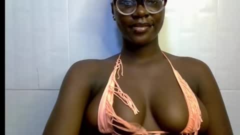 Snapshot of black_petitqueen12 chatting on December 5, 4:03 pm BLACK online show from December 5, 4:03 pm