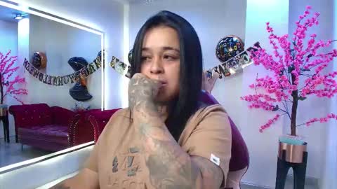 Snapshot of black_roseee chatting on October 28, 3:54 am Rousse online show from October 28, 3:54 am