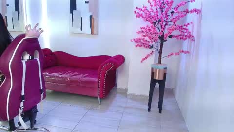 Snapshot of black_roseee chatting on November 4, 3:27 am Rousse online show from November 4, 3:27 am