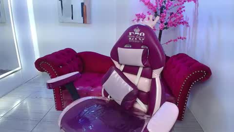 Snapshot of black_roseee chatting on November 16, 3:39 pm Rousse online show from November 16, 3:39 pm