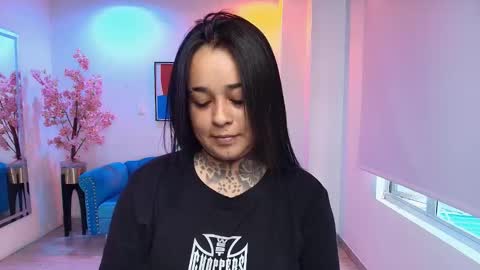 Snapshot of black_roseee chatting on December 1, 7:41 pm Rousse online show from December 1, 7:41 pm