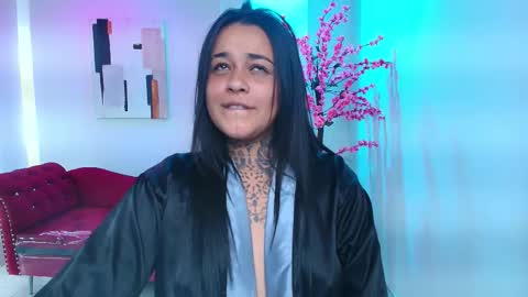 Snapshot of black_roseee chatting on December 5, 9:18 am Rousse online show from December 5, 9:18 am