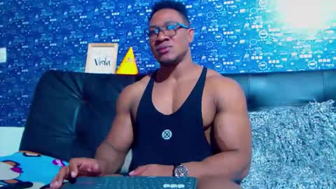 Snapshot of black_seus85 chatting on November 7, 3:56 pm duglas online show from November 7, 3:56 pm