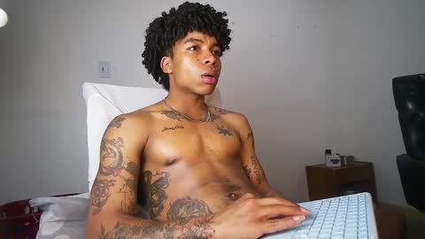 Snapshot of black_tentationx chatting on February 8, 7:59 am black_tentationx online show from February 8, 7:59 am