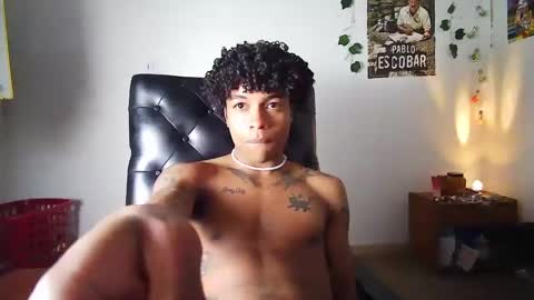 Snapshot of black_tentationx chatting on February 18, 4:26 am black_tentationx online show from February 18, 4:26 am