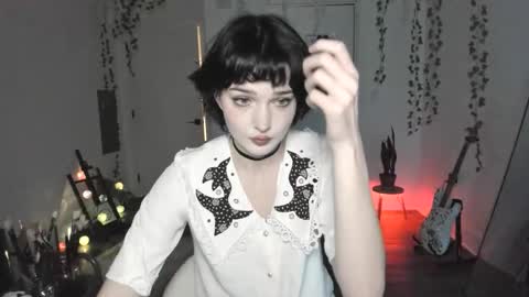 Ella online show from December 23, 6:33 am