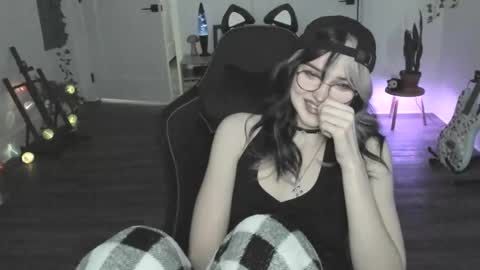 Ella online show from January 8, 6:43 pm