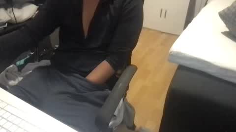 blackdiscreet online show from December 2, 4:42 am