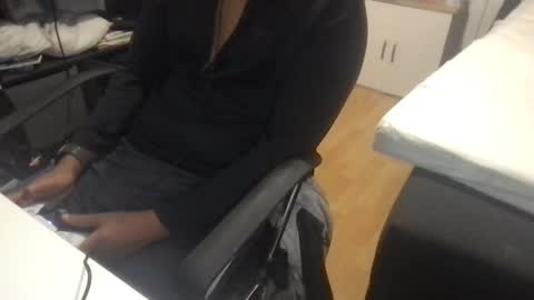 blackdiscreet online show from December 5, 2:53 am