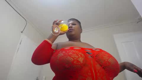 Snapshot of blackladyqx chatting on February 3, 7:10 pm blackladyqx online show from February 3, 7:10 pm